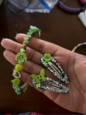 Green Butterfly & Button Hair Clips Set